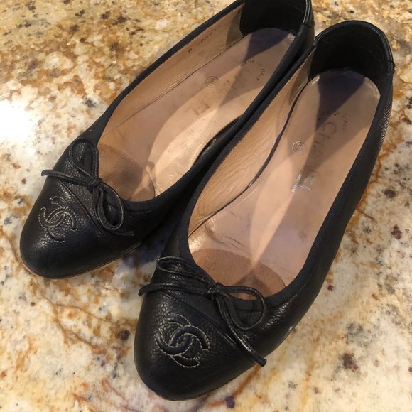 Channel Corevrr Classic black leather ballet flats loafers sz 35.5